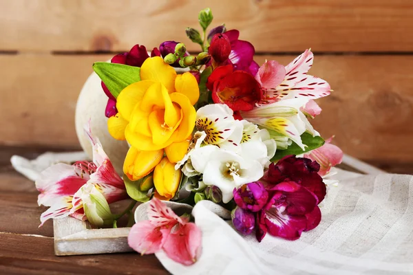 Beautiful spring flowers on wooden background — Stock Photo, Image