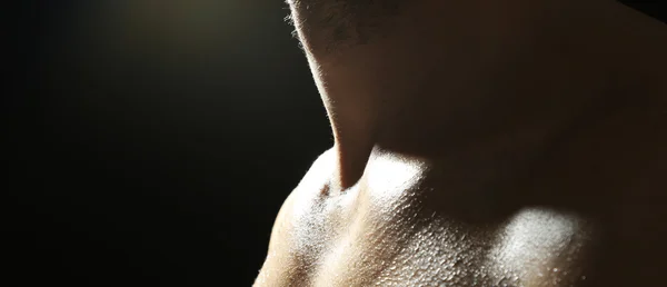 Männlicher Hals aus nächster Nähe — Stockfoto