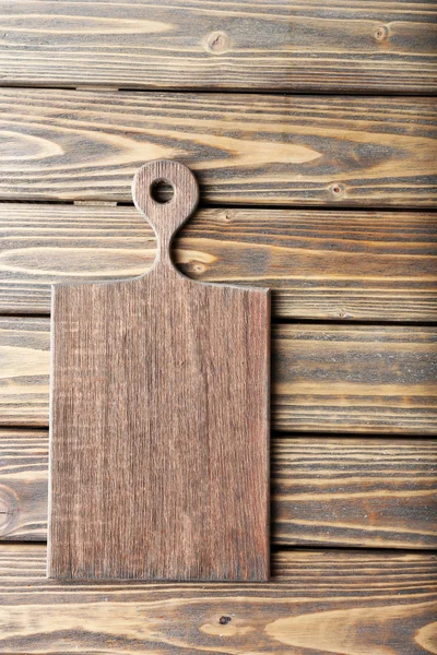 Řezací deska na dřevěném pozadí — Stock fotografie