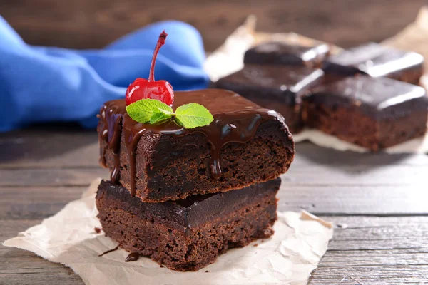 Delicious chocolate cakes on table close-up — Stock Photo, Image