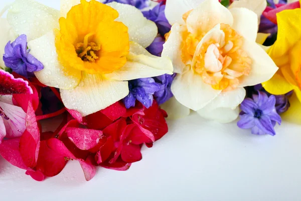 Belo buquê de flores brilhantes perto — Fotografia de Stock