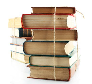 beyaz izole kitap yığınları