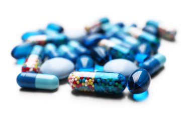 hapları üzerinde beyaz izole yığını