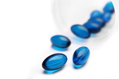 hapları üzerinde beyaz izole yığını