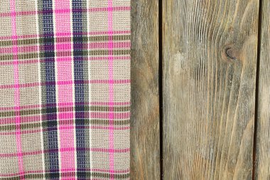 Tahta masada kareli peçete