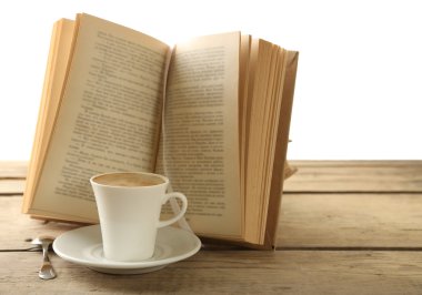 Bir fincan kahve ve kitap.