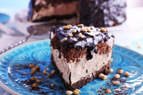 Delicious chocolate cake with icing in plate on table, closeup — Stock Photo, Image