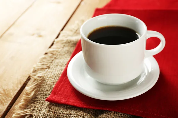 Tasse Kaffee auf dem Tisch — Stockfoto