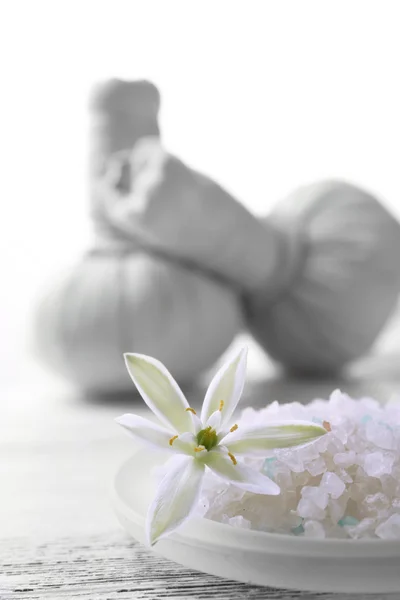 Sea salt, flowers and spa treatment — Stock Photo, Image