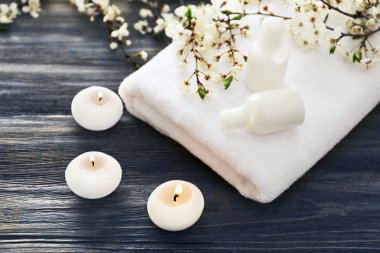 Çiçekli dallar ile Spa natürmort