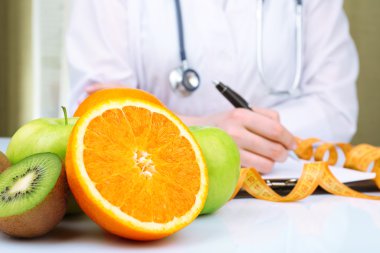 Beslenme uzmanı doktor diyet planı yazma