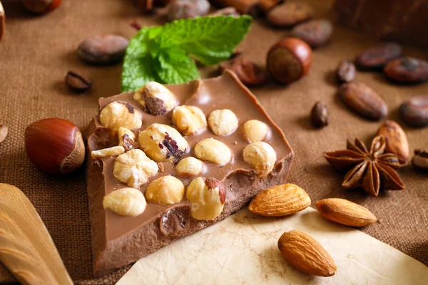 Chocolate with mint, spices and coffee beans on table, closeup — Stock Photo, Image