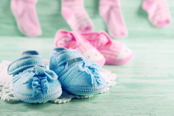 Cute toddler shoes and socks on wooden background — Stock Photo, Image