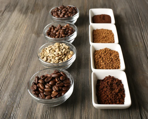 Coffee beans in saucers on wooden background — Stock Photo, Image