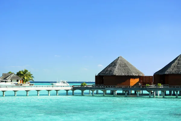 Villas de agua sobre fondo oceánico, en resort — Foto de Stock