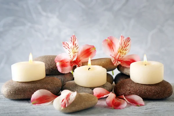 Still life with spa candles on light wallpaper background — Stock Photo, Image