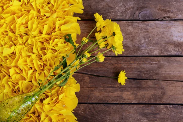 Fiori gialli in vaso — Foto Stock