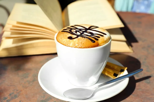 Copas de capuchino con clave de agudos — Foto de Stock