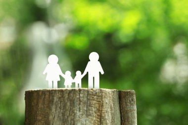 kesme aile arka plan bulanık üzerinde güdük üzerinde