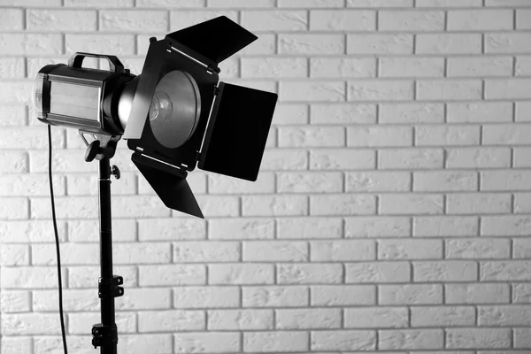 Estúdio fotográfico com equipamento de iluminação — Fotografia de Stock