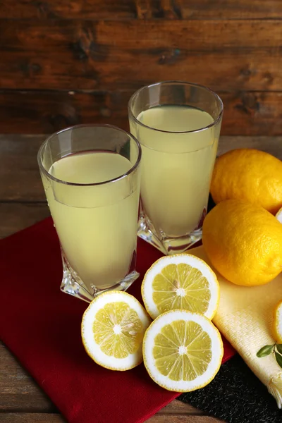 Stillleben mit Zitronensaft — Stockfoto