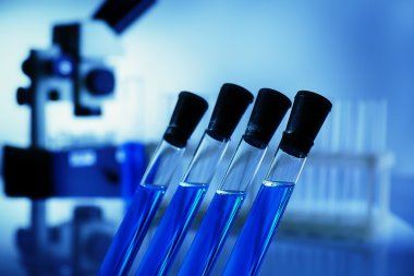 Laboratuvarda test tüpleri