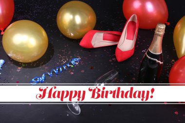 konfeti, şampanya ve yerde Balon ile ayakkabı