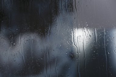 doğal su damlaları ile cam