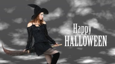 koyu arka plan üzerine süpürge ile Halloween cadı