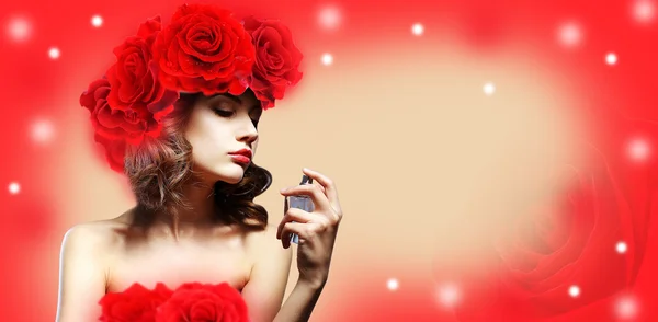 Beautiful woman with perfume bottle on red background — Stock Photo, Image