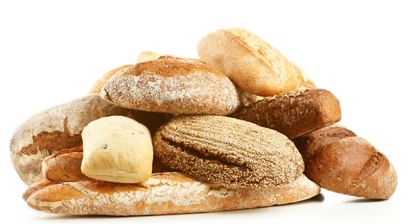 Diferentes panes frescos, aislados en blanco — Foto de Stock