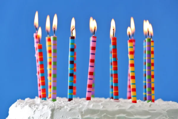 촛불달린 생일 케이크 — 스톡 사진