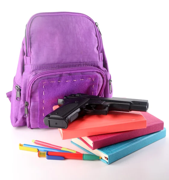 Pistola na mochila da escola, isolada em branco — Fotografia de Stock