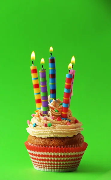 Birthday cupcake with candles on color background — Stock Photo, Image