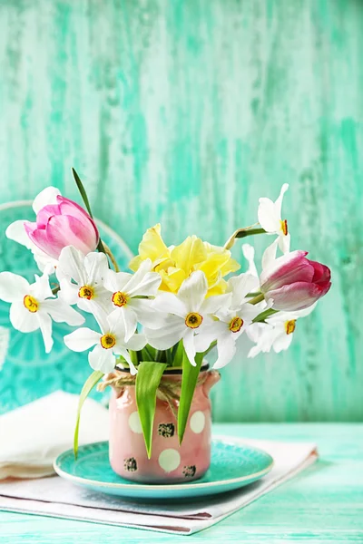 Bouquet di primavera in vaso — Foto Stock