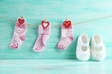 Şirin yürümeye başlayan çocuk ayakkabı