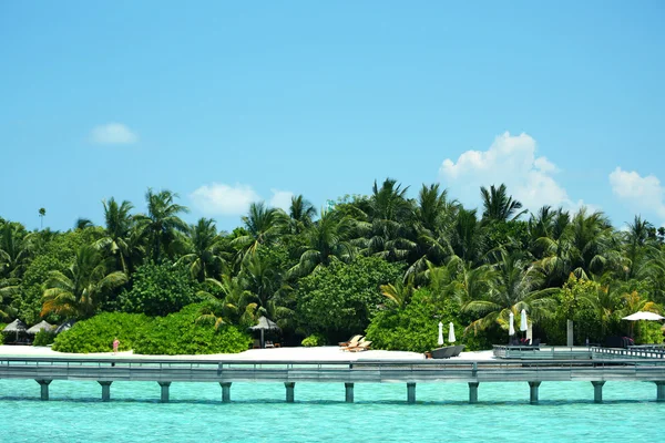 Beautiful view of beach of island in resort — Stock Photo, Image