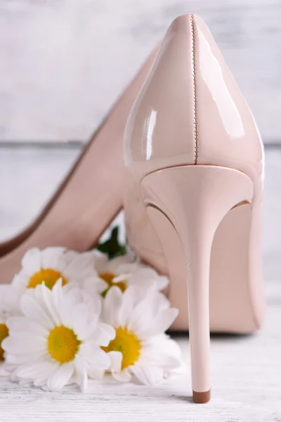 Female shoes with flowers — Stock Photo, Image