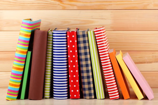 Books on shelf, close-up — Stock Photo, Image