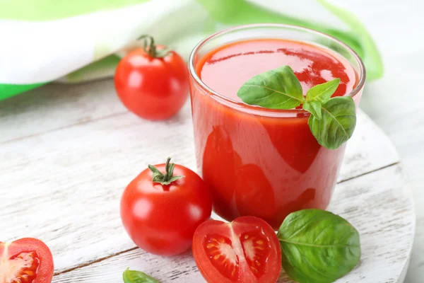 Vasos de jugo de tomate fresco — Foto de Stock