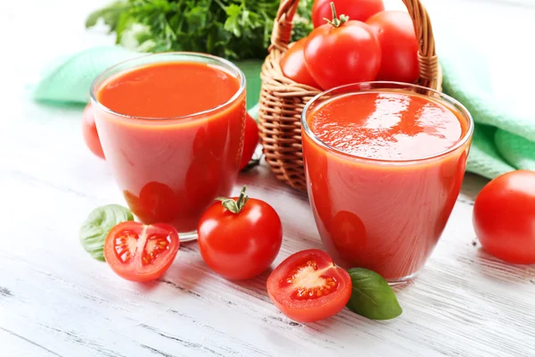 Glasses of fresh tomato juice — Stock Photo, Image