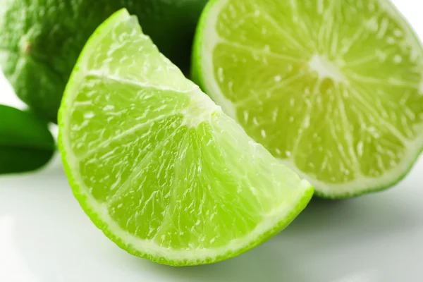 Limoni freschi affettati — Foto Stock