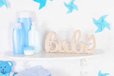 raflar yakın çekim üzerinde bebek aksesuarları