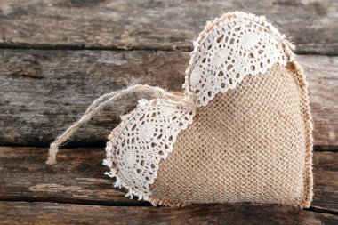 Ahşap arka plan üzerinde Vintage kalp