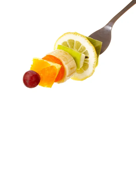 Snack de frutas en tenedor aislado en blanco — Foto de Stock