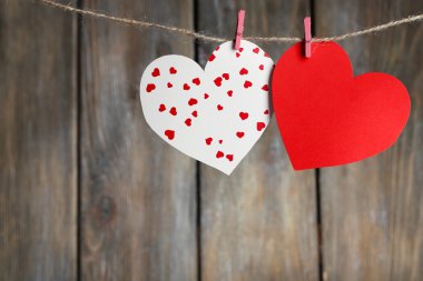 parlak kupa ipte asılı