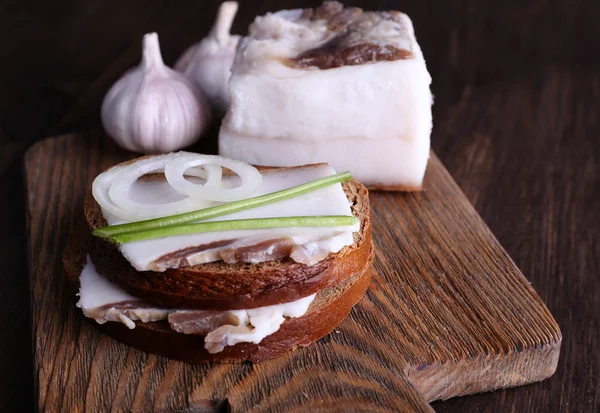 Smörgåsar med ister och vitlök — Stockfoto