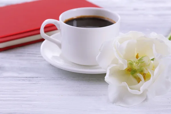 Cup of coffee on wooden table — Stock Photo, Image