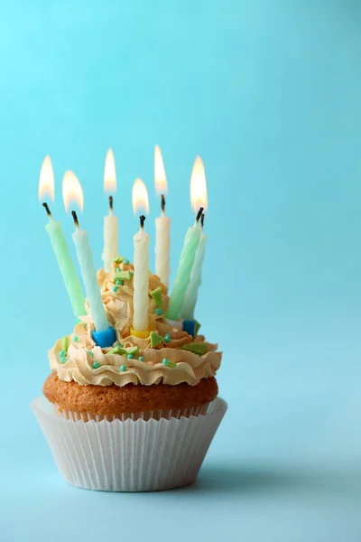 Birthday cupcake with candles — Stock Photo, Image