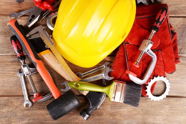 Ferramentas de construção com capacete — Fotografia de Stock